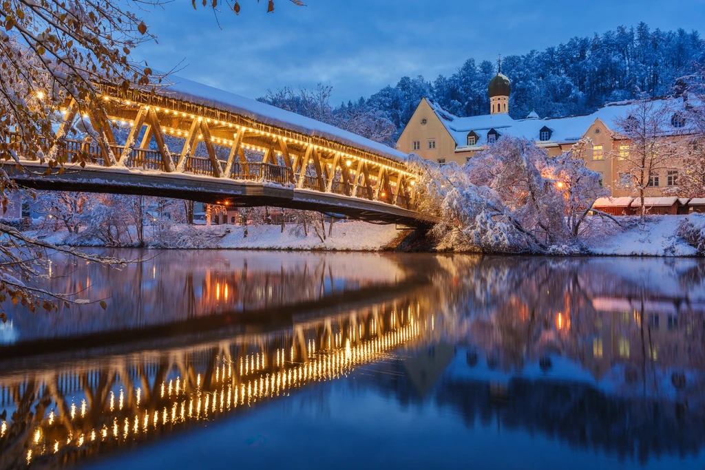 Blue Hour on a winter night in Wolfratshausen